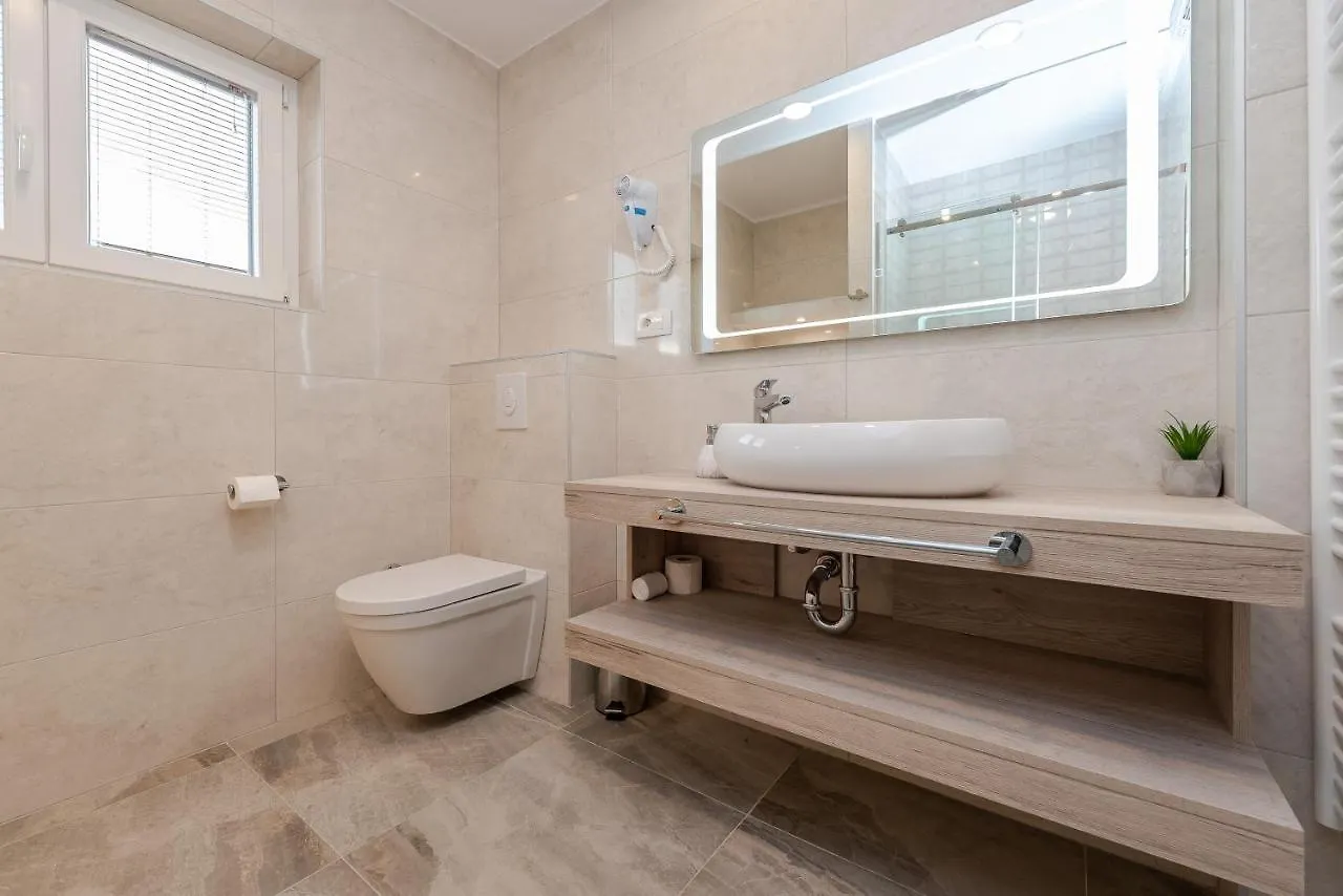 *** بيت ضيافة Apartments And Rooms With A Swimming Pool Sukosan, Zadar - 5906 كرواتيا