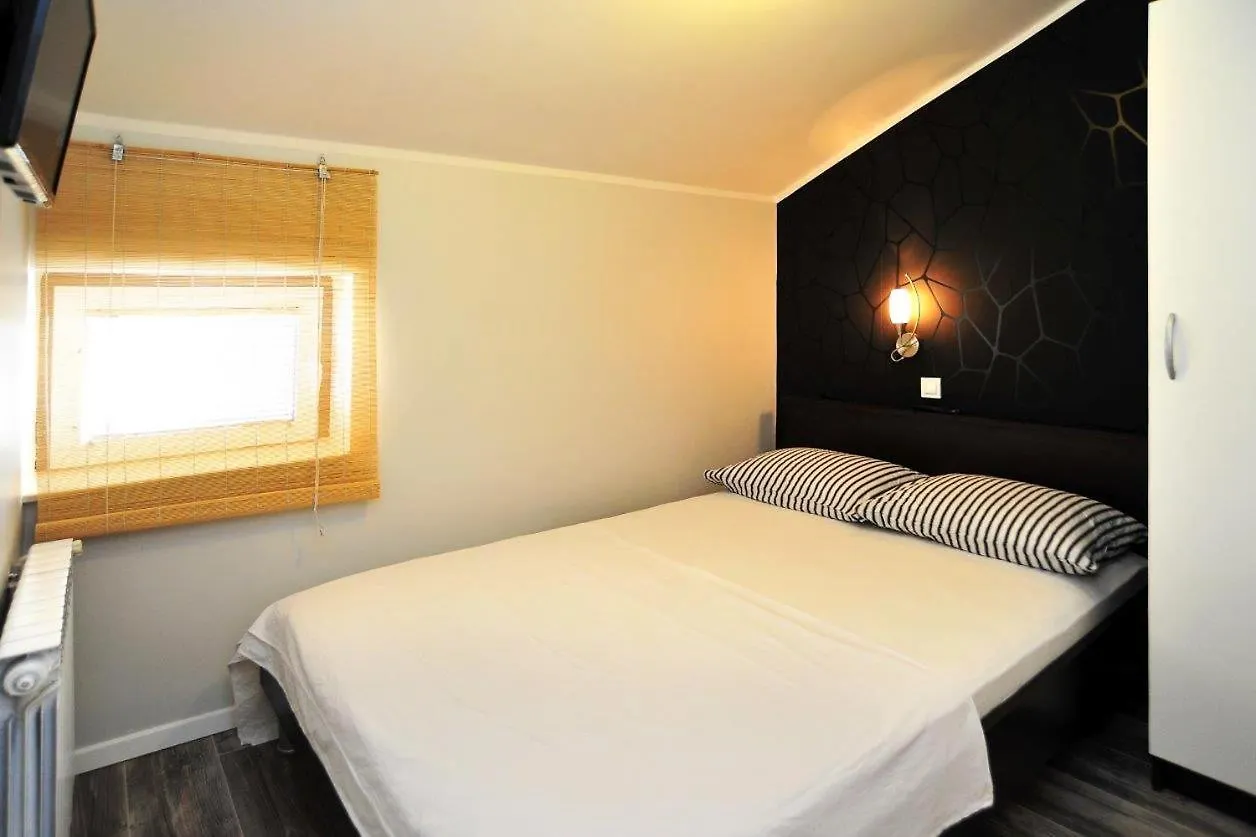 *** بيت ضيافة Apartments And Rooms With A Swimming Pool Sukosan, Zadar - 5906 كرواتيا